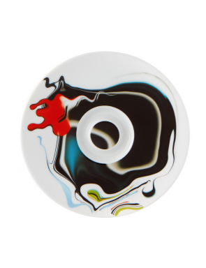 soucoupe avec un dessin abstrait noir et rouge