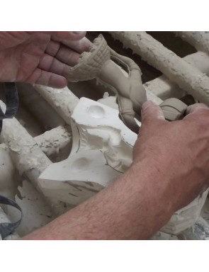 Processus de création, modelage de la céramique pour faire les théières varinas