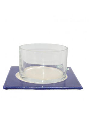 bol avec son assiette blanche et bleu à côté