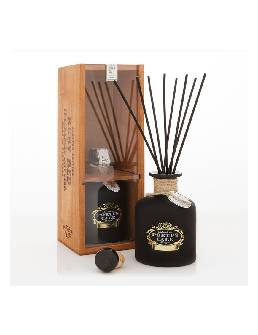 Diffuseur Ruby Red de la collection Portus Call aux raisins et baies rouge, dans un écrin noir