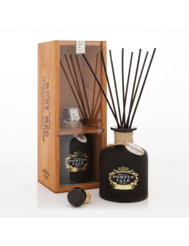 Diffuseur Ruby Red de la collection Portus Call aux raisins et baies rouge, dans un écrin noir