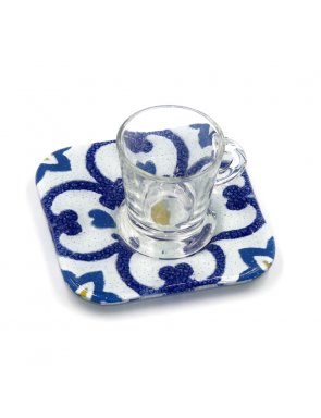 Tasse en verre sur sa soucoupe en verre vitrofusion